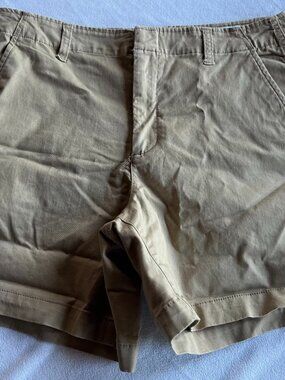 5" Mid Rise Downtown Khaki Shorts